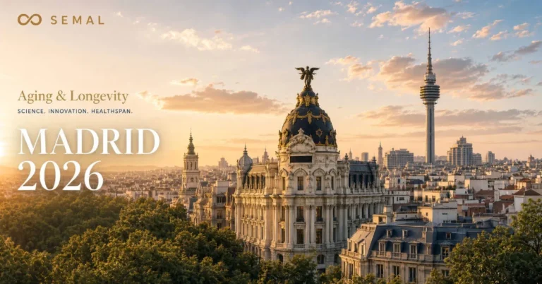 Veduta di Madrid al tramonto con il Metropolis e la Torrespaña, con la scritta SEMAL Aging & Longevity Madrid 2026